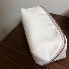 ガバッと開くポーチの画像