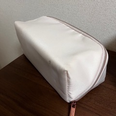 ガバッと開くポーチの画像