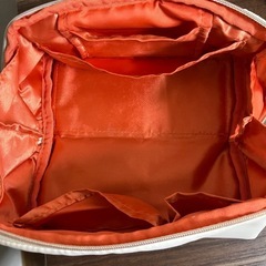 ガバッと開くポーチの画像