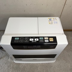 【565】石油ファンヒーター ホワイト リモコン　デジタル操作　2017年の画像