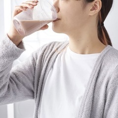 プロテインシェイカー 500ml スプーン付き ホワイト 白の画像