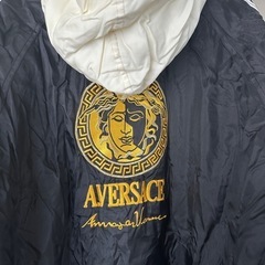 ベルサーチ ベンチコートの画像