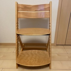 木製キッズチェア 座面と足置きの高さが変えられる