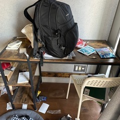 机と椅子