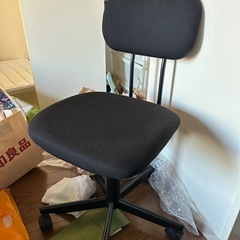 机と椅子の画像