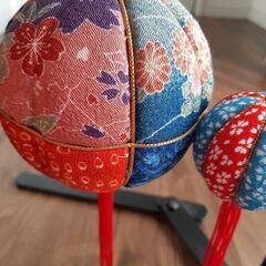 木目込み鞠　吊り下げ飾り　特大&小２つセット　ハンドメイド小物の画像