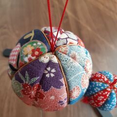 木目込み鞠　吊り下げ飾り　特大&小２つセット　ハンドメイド小物の画像