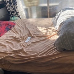クイーンサイズベッド照明・コンセント付きの画像