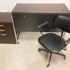 机と椅子のセット！収納棚付き