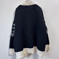 長袖カーディガン　ニット　セーター　秋冬服　白黒の画像