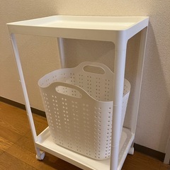 ランドリーラックとバスケット付き