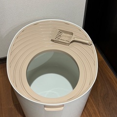 砂が飛び散らない！縦型の猫用トイレ