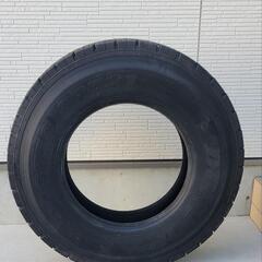 大型トラック 中古タイヤ  ダンロップ  DECTES  SP521  スタッドレス  11R 22.5  14P.R  9部山  製造2015年 52週   徳島市近郊なら無料で配達可能♪   距離あれば1000円ほどガソリン代頂きます。の画像
