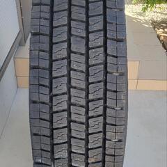 大型トラック 中古タイヤ  ダンロップ  DECTES  SP521  スタッドレス  11R 22.5  14P.R  9部山  製造2015年 52週   徳島市近郊なら無料で配達可能♪   距離あれば1000円ほどガソリン代頂きます。の画像