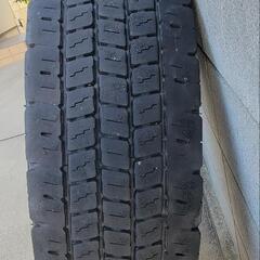 大型トラック 中古タイヤ  ダンロップ  DECTES  SP062  スタッドレス  11R 22.5  14P.R  約7部山  製造2019年 34週   国内製造 日本製  徳島市近郊なら無料で配達可能♪  遠ければ1000円ほどガソリン代頂きます。の画像