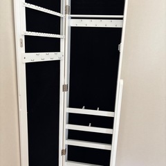 姿見とサーキュレーターの画像