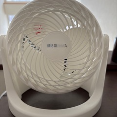 姿見とサーキュレーターの画像
