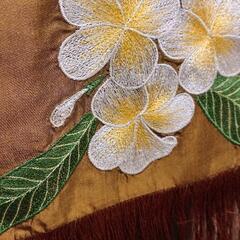 タペストリー　フランジパニ花刺繍の画像