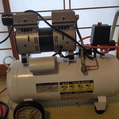 受付停止中　オイルレスエアーコンプレッサー 25 L  TAKAGI