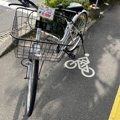【リサイクルショップどりーむ鹿大前店】No.79　自転車　ママチャリ　白色　超美品　6段ギア付き　鍵付き　ベル付き　LEDライト付きの画像