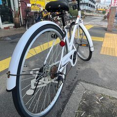 【リサイクルショップどりーむ鹿大前店】No.79　自転車　ママチャリ　白色　超美品　6段ギア付き　鍵付き　ベル付き　LEDライト付きの画像