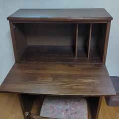 コンパクトデスク　椅子付き　引き出しの鍵付きの画像