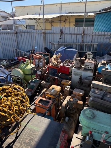 輸出　貿易　コンテナ　建設機械　発電機　溶接