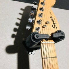 値下げ‼️超レア‼️ブラックのSquier ストラトキャスター ハローキティデザインの画像