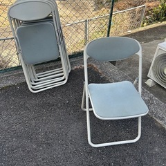 折りたたみ式パイプ椅子