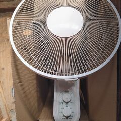 壁掛け扇風機