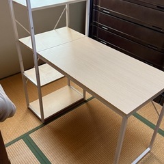 パソコンデスクの画像