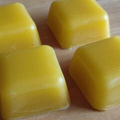 【天然】蜜蝋　ミツロウ　ビーズワックス　10g1つ100円の画像