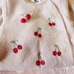 チェリー刺繍 フリースロンパース ピンク
の画像