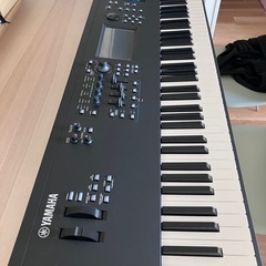 YAMAHA MODX8 シンセサイザーの画像
