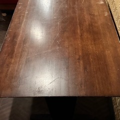 ダイニングテーブルの画像