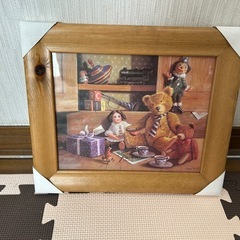 くまさんの額。新品。サイズ高さ27.5㌢幅32.5㌢。子供部屋にいかがですか？の画像