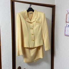 レディーススーツ　　①