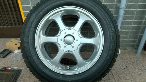 スタッドレスタイヤヨコハマ２１５／６０Ｒ１６　３シーズン使用４穴100／５穴114.3
