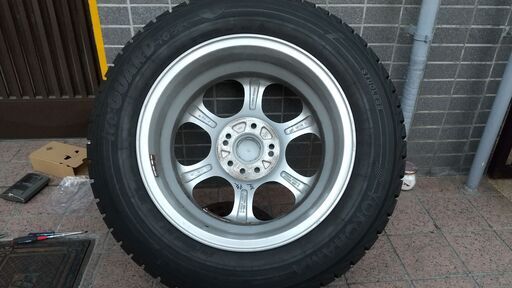 スタッドレスタイヤヨコハマ２１５／６０Ｒ１６　３シーズン使用４穴100／５穴114.3
