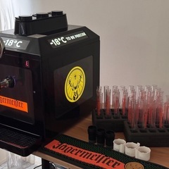 非売品 メーカー公式 店舗 酒類冷却サーバー イエガーマイスター 試験管 バーマット付　インテリアの画像