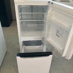 K2502-140 配送不可 Hisense 2ドア冷蔵庫 HR-D1302 2018年製 動作確認済み ひび割れキズ汚れ有りの画像