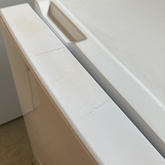 K2502-140 配送不可 Hisense 2ドア冷蔵庫 HR-D1302 2018年製 動作確認済み ひび割れキズ汚れ有りの画像