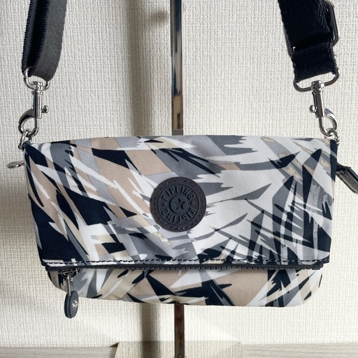 【極美品】Kipling  ショルダーバッグ 斜めがけバッグ 肩掛けバッグ