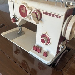昭和レトロなミシン　Riccarの画像