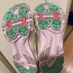 女の子スニーカーの画像