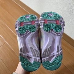 女の子スニーカーの画像