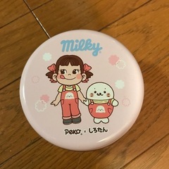 お菓子の空き箱の画像
