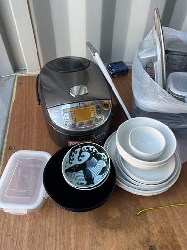 (運搬費込)単身用セット象印炊飯器➕食器類