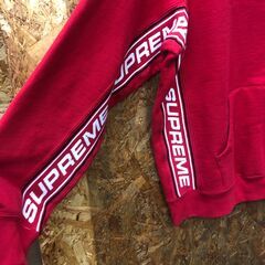 【A518】フーディ Supreme  レッド サイズL 中古 衣類 和歌山 岩出市 紀の川市 海南市の画像