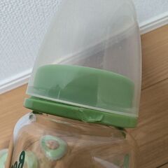 哺乳瓶消毒ケース、哺乳瓶4本（乳首なし）の画像